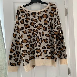 NWT 2x sweater with detailed opening in the back. Worn cute with a tank!